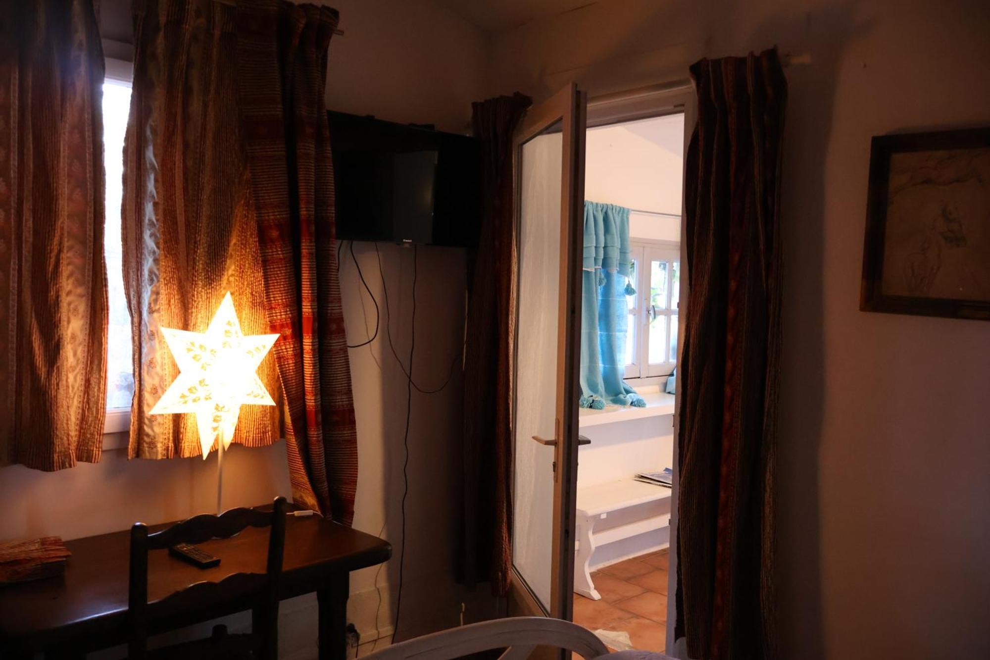 Gites Chambres D'Hotes Mazet Du Marechal Ferrant Сент-Марі-де-ла-Мер Екстер'єр фото