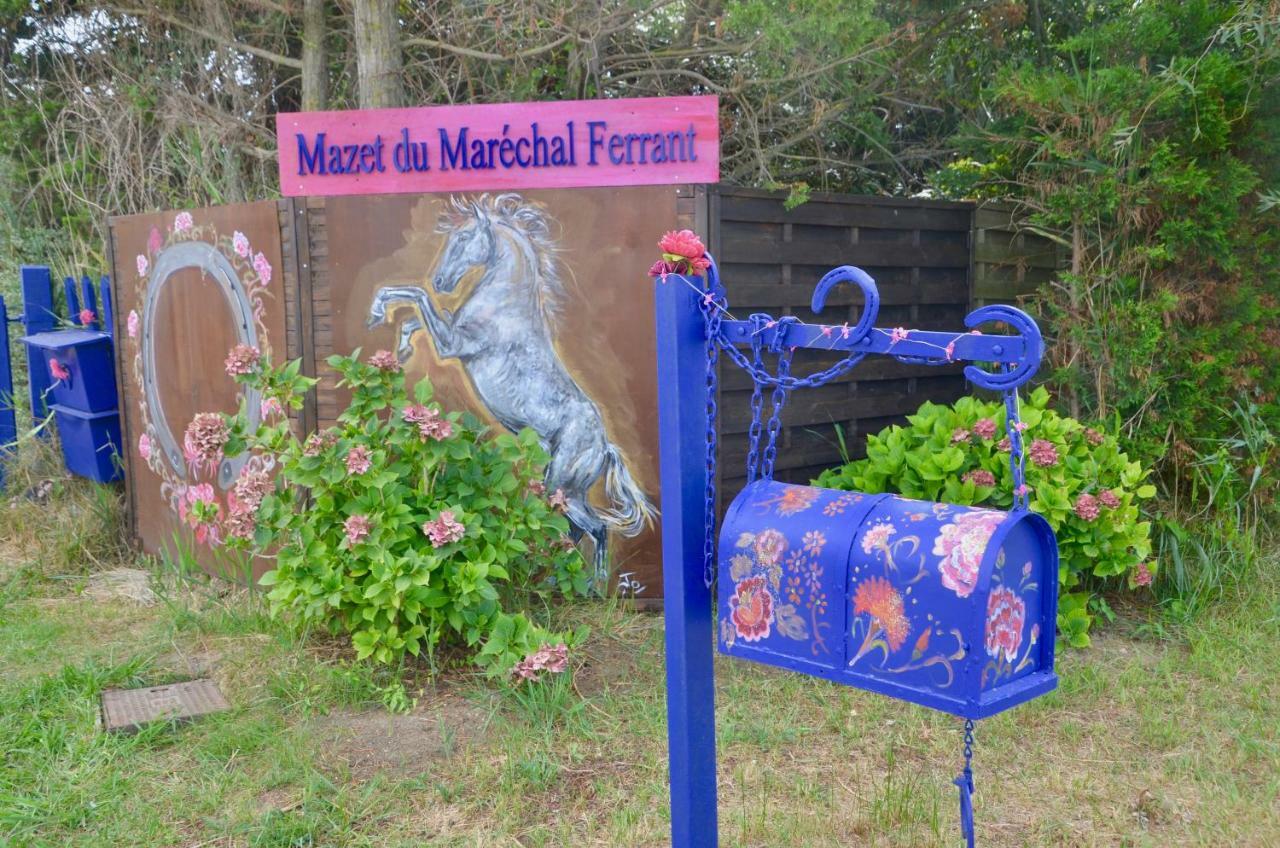 Gites Chambres D'Hotes Mazet Du Marechal Ferrant Сент-Марі-де-ла-Мер Екстер'єр фото